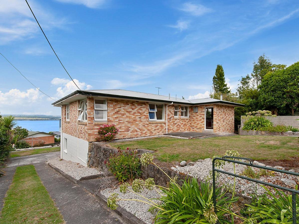 Lofty Lakeviews - Acacia Bay Holiday Home Taupo Exterior photo